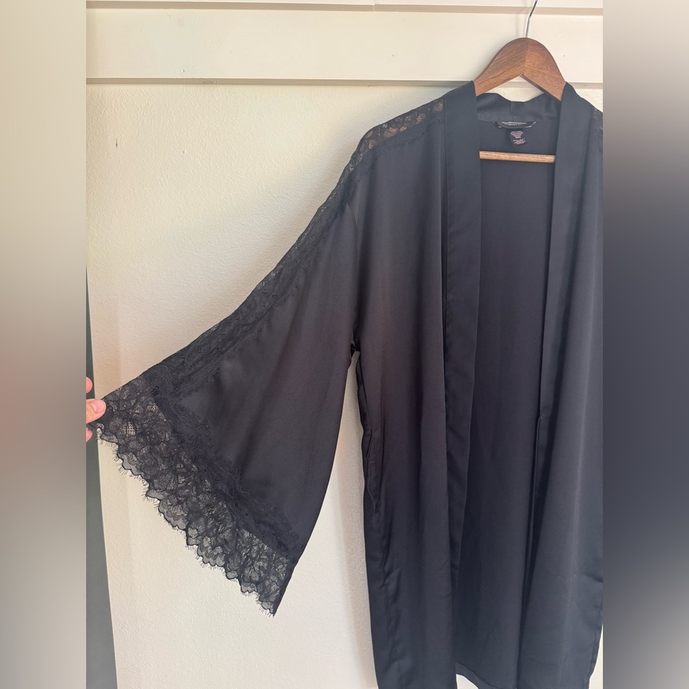 Victoria’s Secret Satin Lace Trim Robe Black XS/S Kimono Style Wrap Belt Lounge - Picture 4 of 10